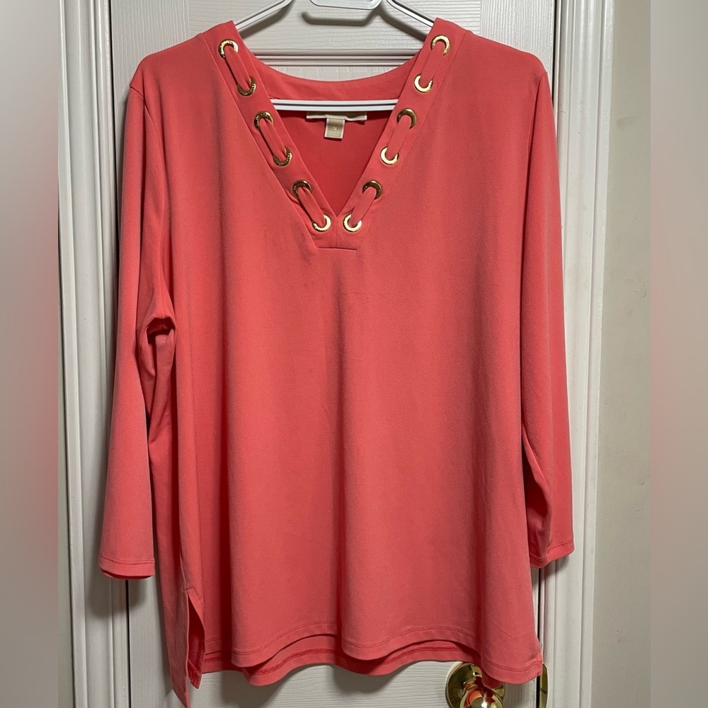 Michael Kors Gold Notch V-Neck 3/4 Sleeves Top PTP 23”